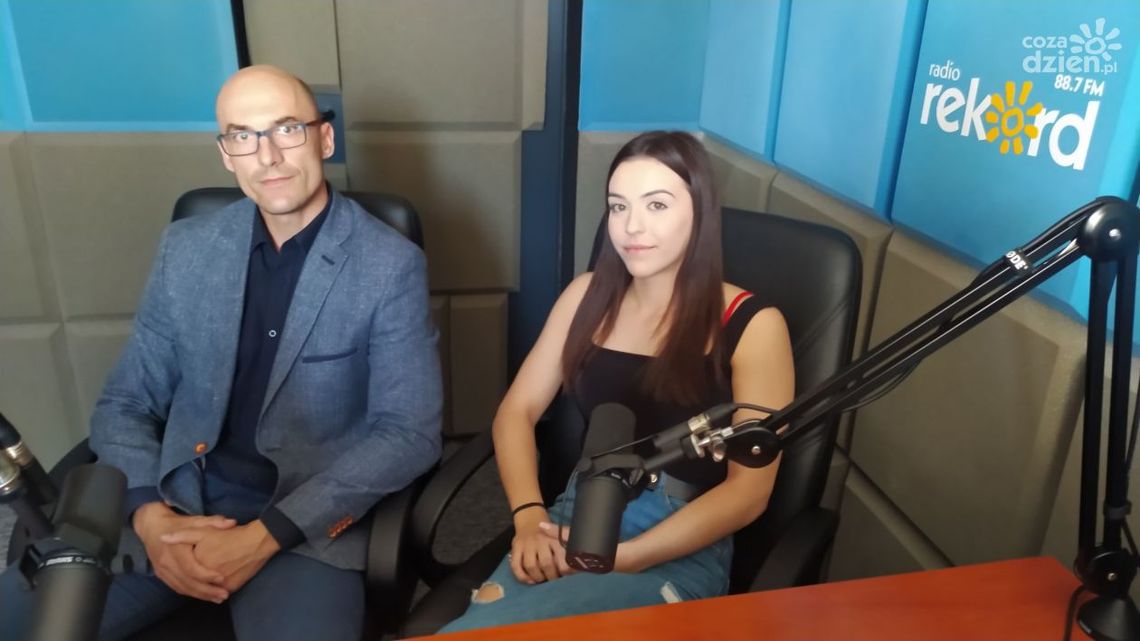 Mistrzowie Wojciech Gołębiewski i Weronika  Krzywnicka uczą (na) mistrzów Karate