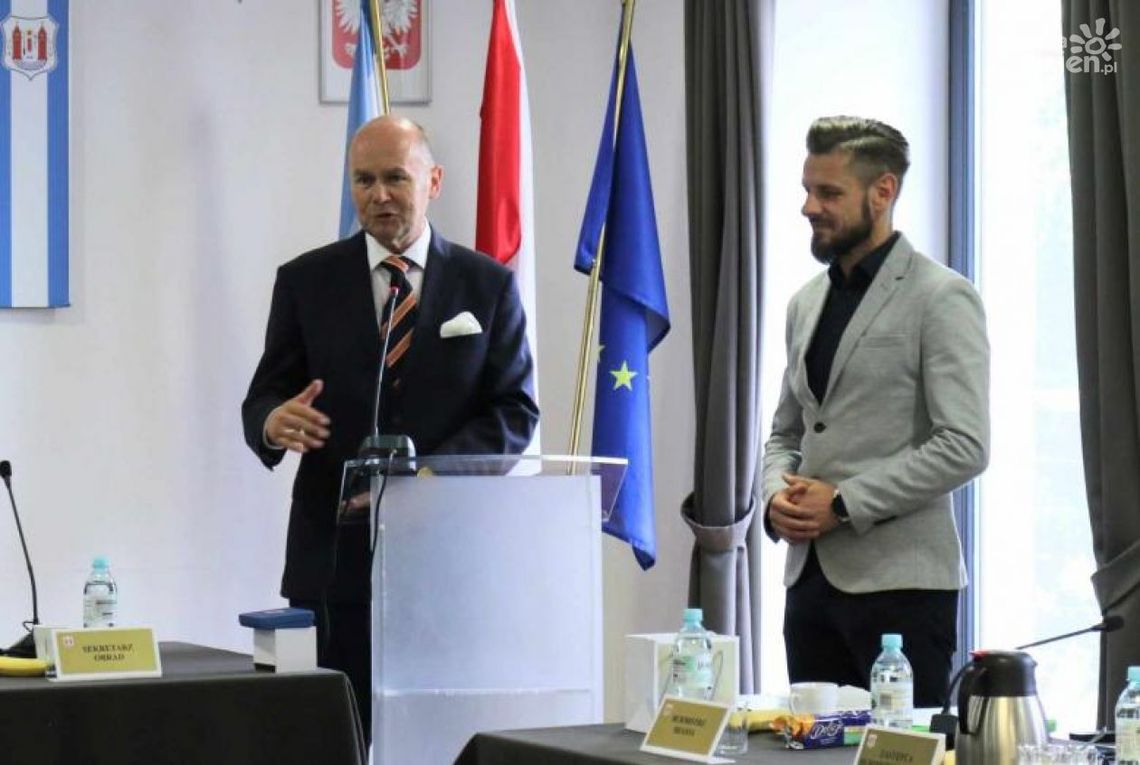 Mława. Maciej Rogalski uhonorowany podczas sesji rady miasta
