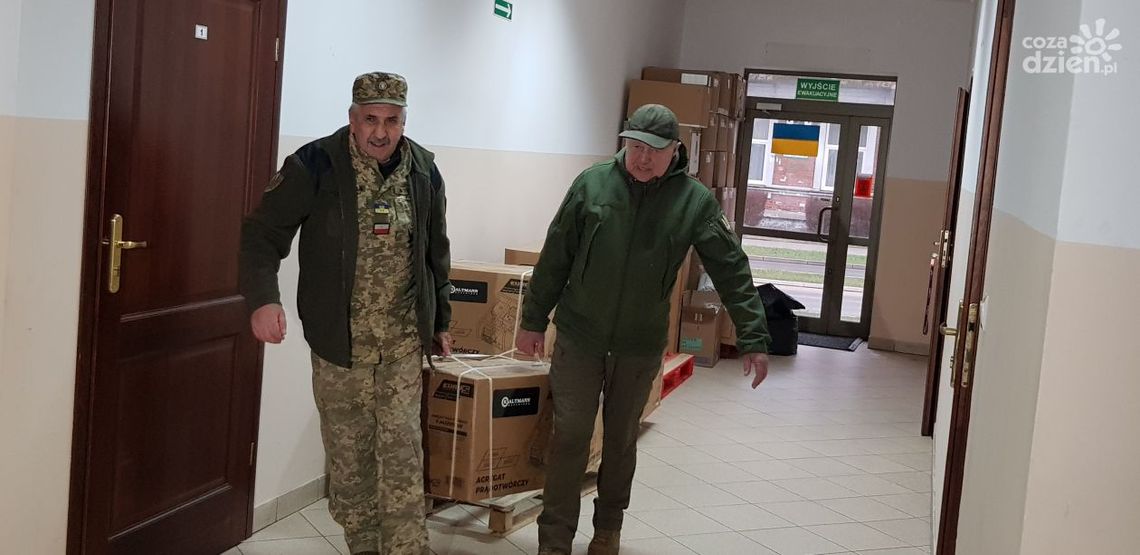 Mława pomaga na froncie. Generatory prądotwórcze i środki higieniczne dla ukraińskich żołnierzy