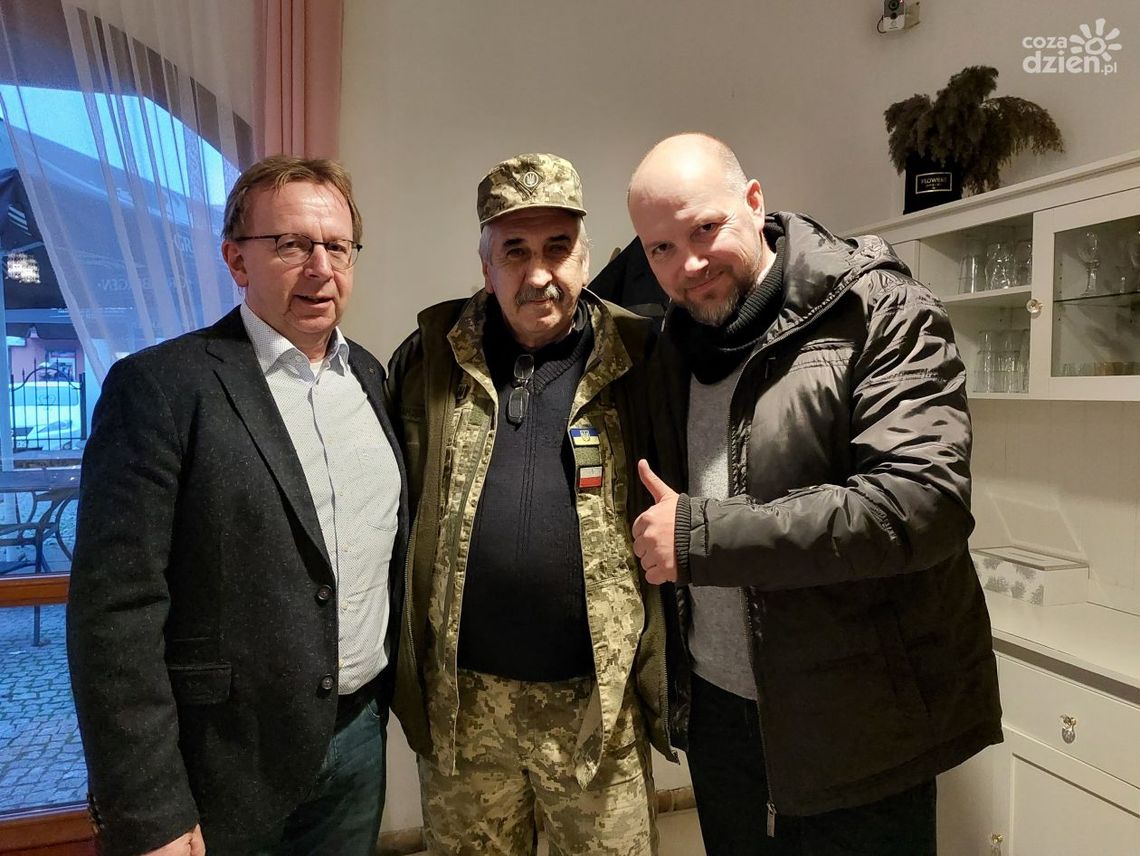 Mława pomaga ukraińskim żołnierzom. Transport darów w drodze na front