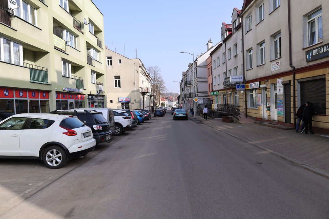 Mława sprząta po zimie: prace porządkowe na ulicach gminnych w toku Mława sprząta po zimie: prace porządkowe na ulicach gminnych w toku