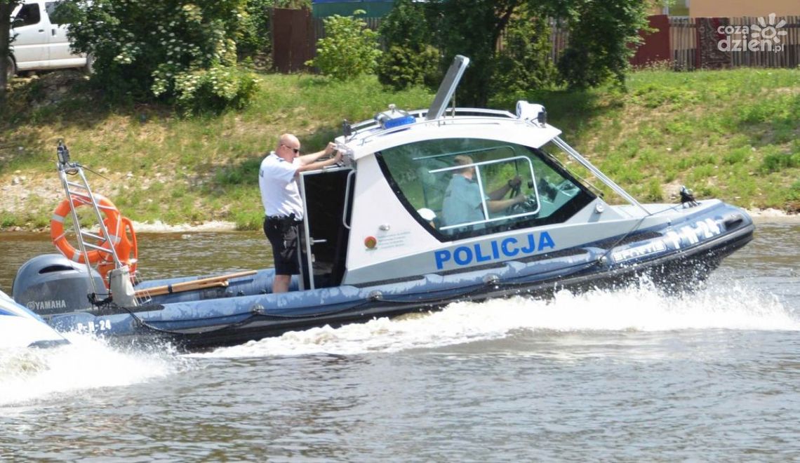 Mogło dojść do tragedii. Z promilami pływał po Narwi