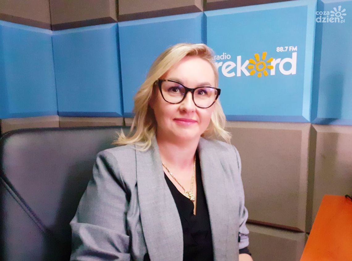 Monika Lemanowicz, dyrektor Miejskiego Ośrodka Pomocy Społecznej w Ciechanowie, w Radiu Rekord Monika Lemanowicz, dyrektor Miejskiego Ośrodka Pomocy Społecznej w Ciechanowie, w Radiu Rekord