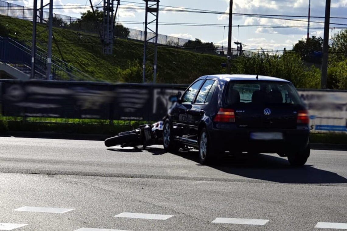 Miejsce wypadku motocykla i samochodu na Al. Św. Wojciecha w Mławie