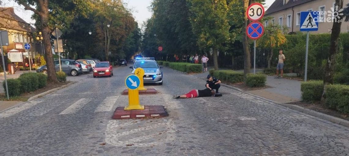 Na Sienkiewicza na przejściu dla pieszych mężczyzna stracił przytomność. Błyskawiczna reakcja policji