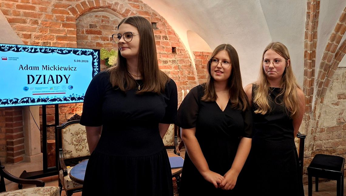 Narodowe Czytanie w Ciechanowie. Mieszkańcy i samorządowcy czytali "Dziady"