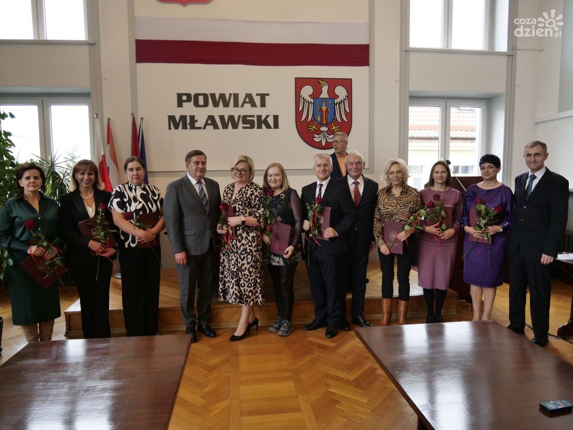Nauczyciele z Mławy otrzymali Nagrodę Starosty z okazji Dnia Edukacji Narodowej