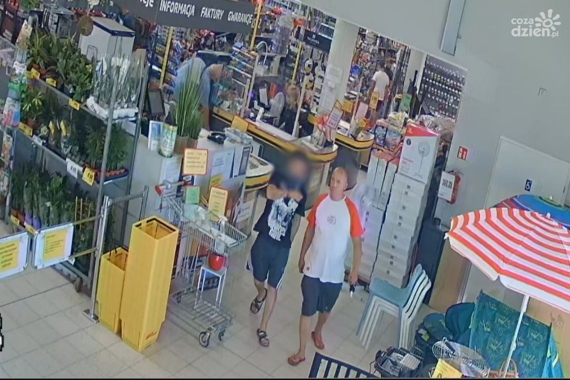 Nie widział kamery, zarysował samochód