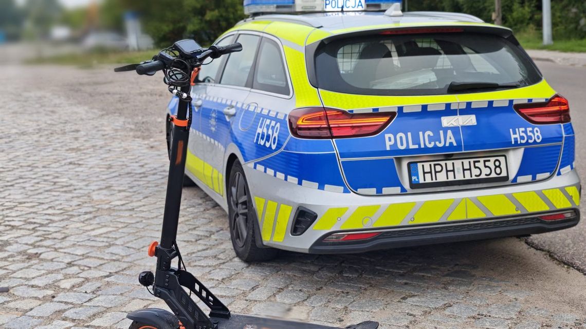 Hulajnoga elektryczna na drodze  w Mławie