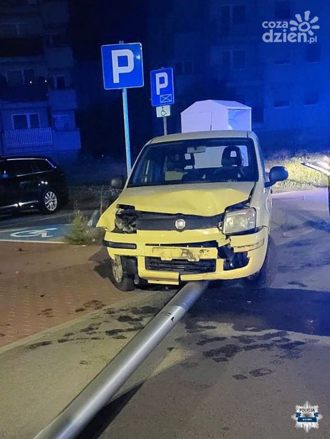 Nietrzeźwy kierowca uderzył w latarnię w Mławie