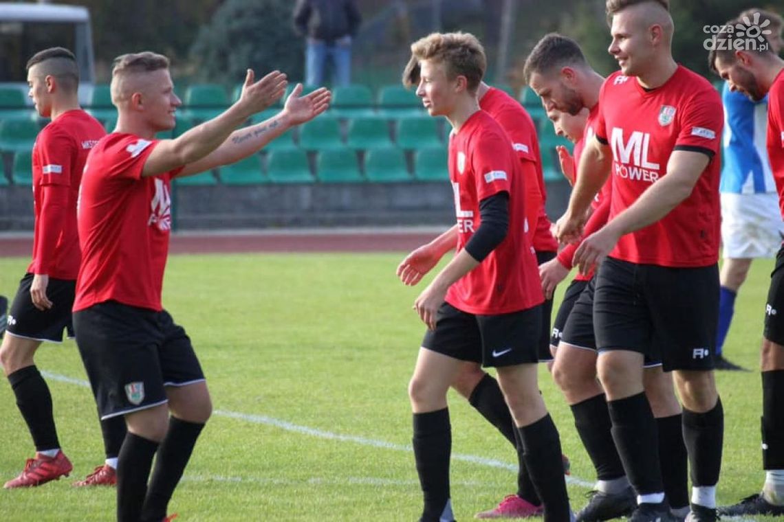Niższe ligi. MKS Ciechanów wygrał w Kadzidle