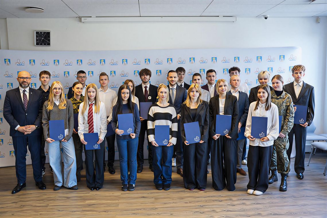 Nowa Młodzieżowa Rada Miasta w Ciechanowie złożyła ślubowanie. Kto stanął na czele? Młodzieżowa Rada Miasta Ciechanów