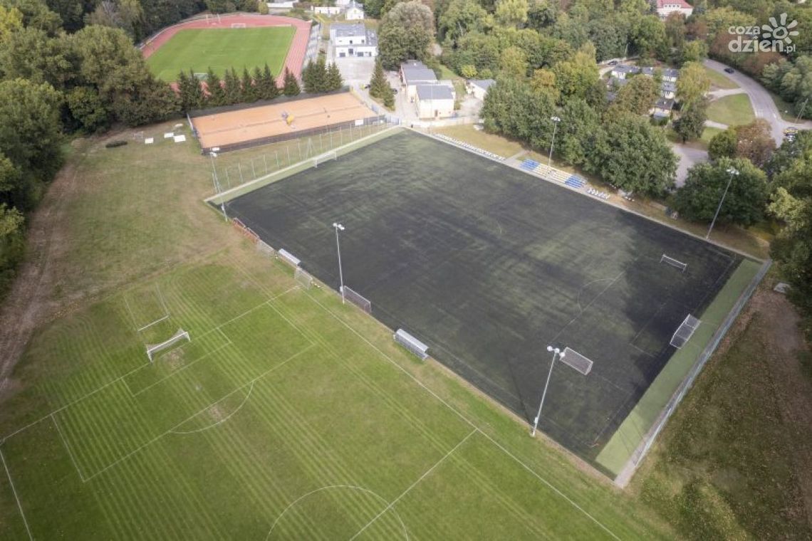 Nowa nawierzchnia na ciechanowskim stadionie