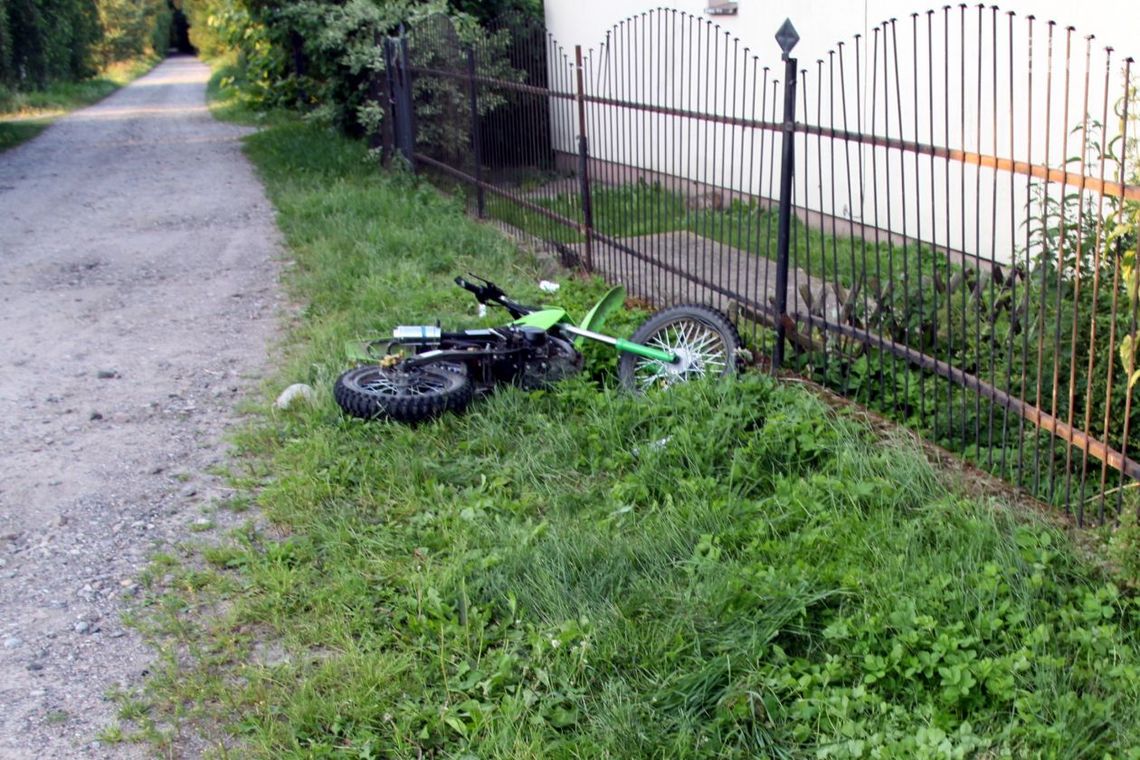 Nowa Wieś. 13-latek uderzył motocyklem w ogrodzenie