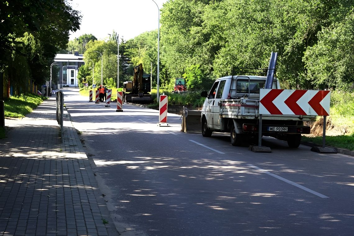 Nowe miejsca parkingowe przy przedszkolu na os. Śródmieście do końca wakacji