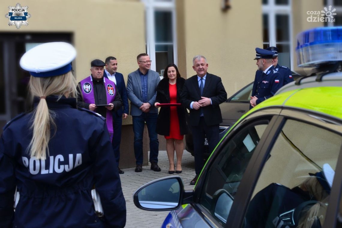 Nowe samochody dla mławskiej policji w świątecznym prezencie