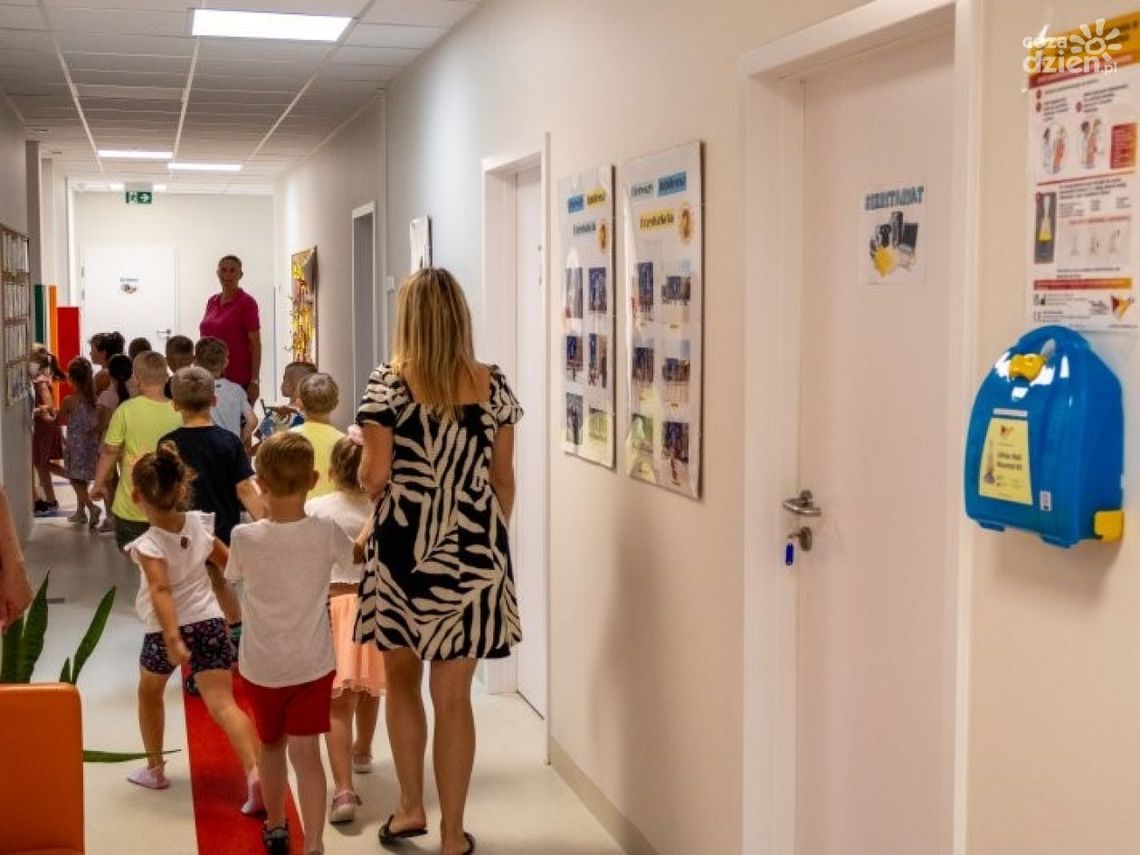 Nowe urządzenia ratujące życie dzieci w miejskich placówkach Ciechanowa