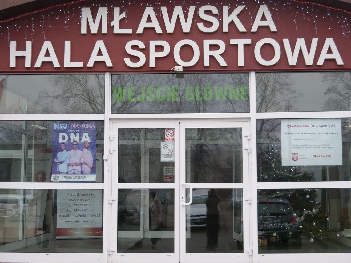 Wejście do mławskiej hali sportowej
