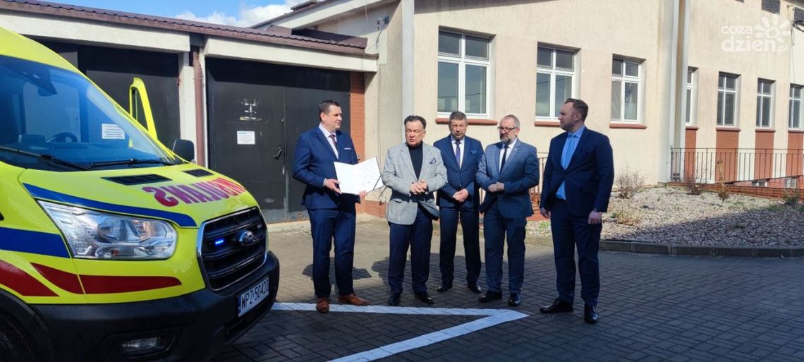 Nowy ambulans, sprzęt i pracownia w przasnyskim szpitalu