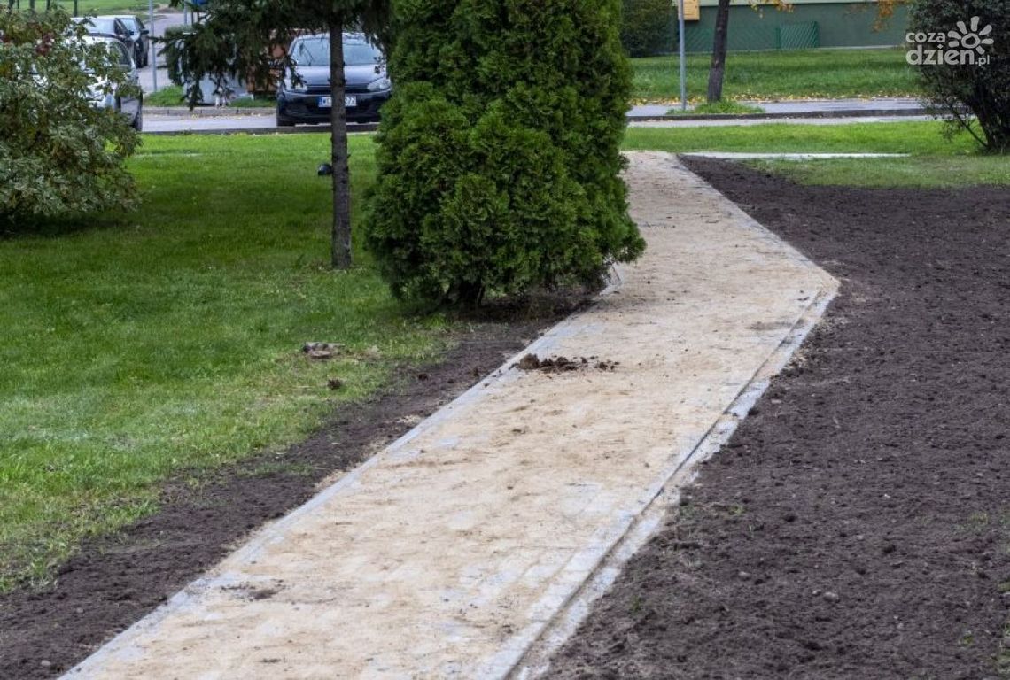 Nowy chodnik na Powstańców Wielkopolskich. Na prośbę mieszkańców Nowy chodnik na Powstańców Wielkopolskich. Na prośbę mieszkańców