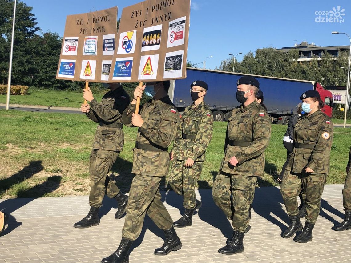 Odblaskowy wąż dla maluchów, deklaracje dla kierowców. Trwa akcja ROAD SAFETY DAYS