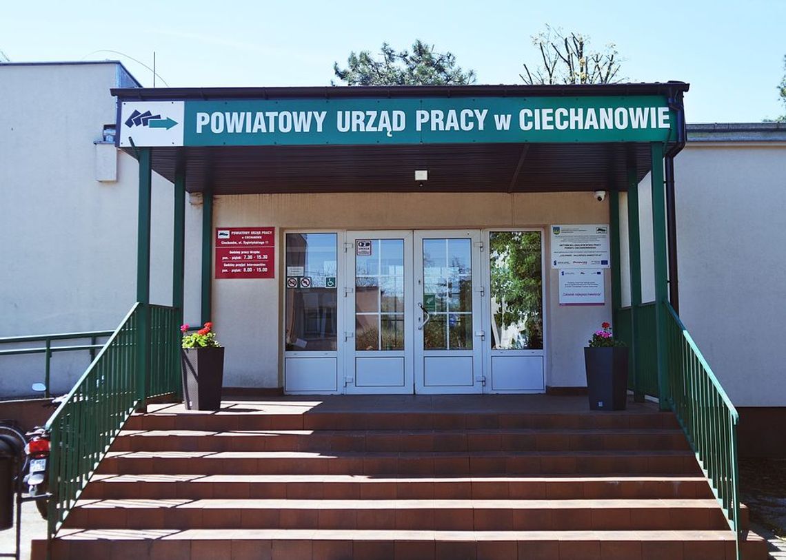 Oferty pracy PUP w Ciechanowie z 28 września 2026 Wejście do budynku Powiatowego Urzędu Pracy w Ciechanowie