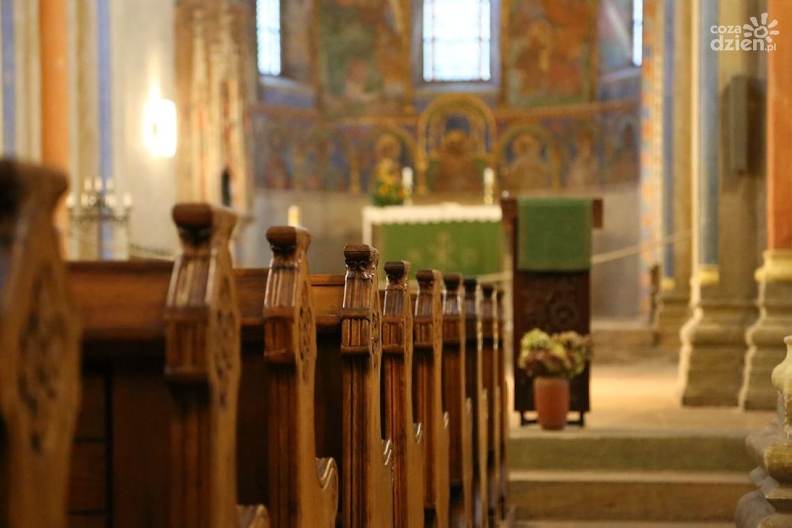 Okradali kościelne skarbonki. Małżeństwo wpadło niedaleko Makowa