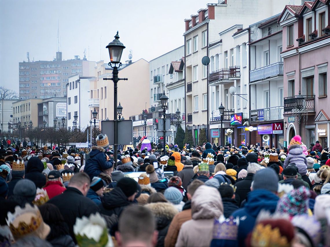 Orszak Trzech Króli 2026 w Ciechanowie. Znamy trasę i program wydarzenia Archiwalne zdjęcie orszaku w Ciechanowie