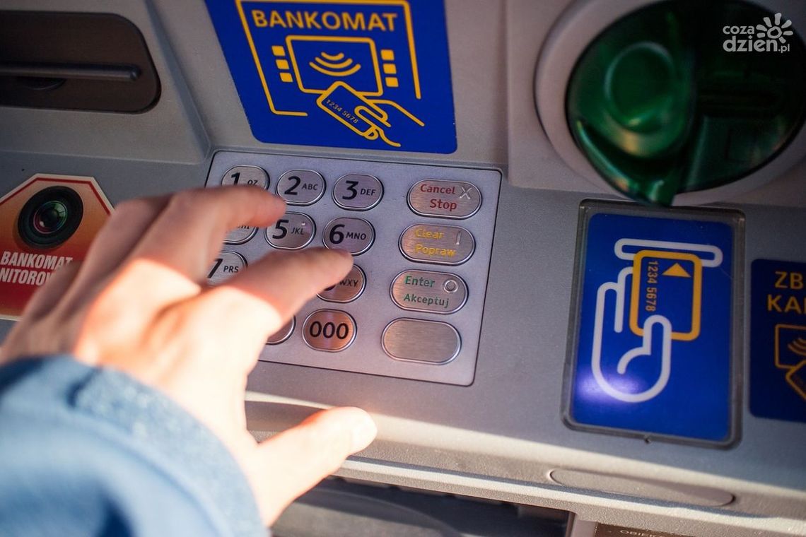 Oszustwa Internetowe: Jak 30-latka Straciła Prawie 30 Tys. zł