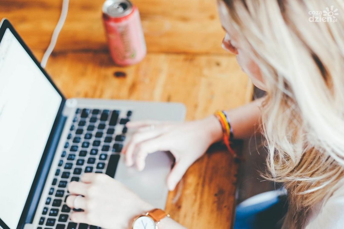 Oszustwo internetowe w powiecie ciechanowskim - pieniądze zniknęły w mgnieniu oka