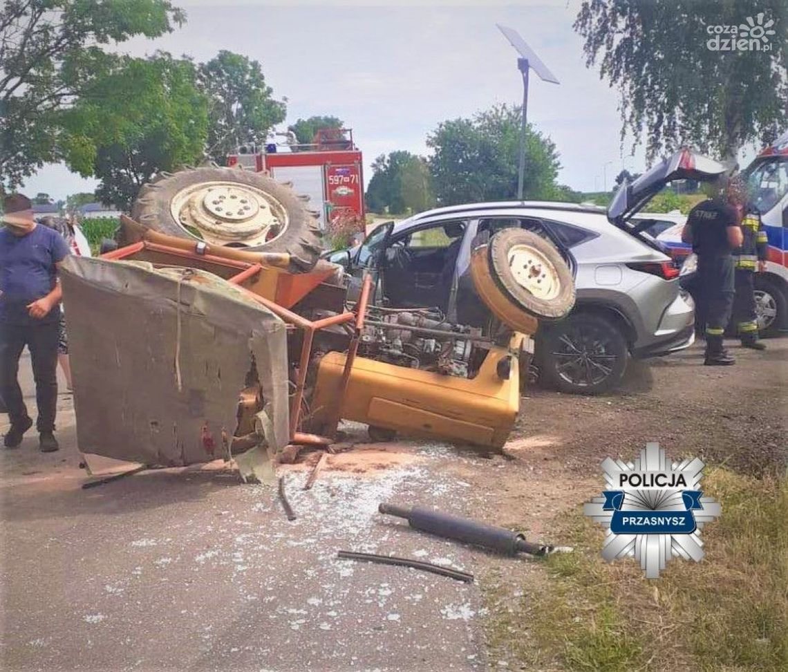 Pasażer ciągnika ranny. Wypadek przy lotnisku