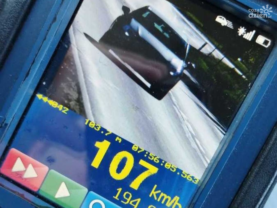 Pęchcin: Pędził 107 km/h tam, gdzie można tylko 50! Natychmiast stracił prawo jazdy