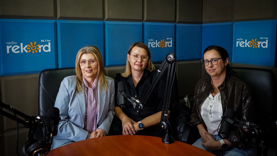 Izabela Kierska, Katarzyna Jurkiewicz i Sylwia Chmiel w studiu Radia Rekord Mazowsze