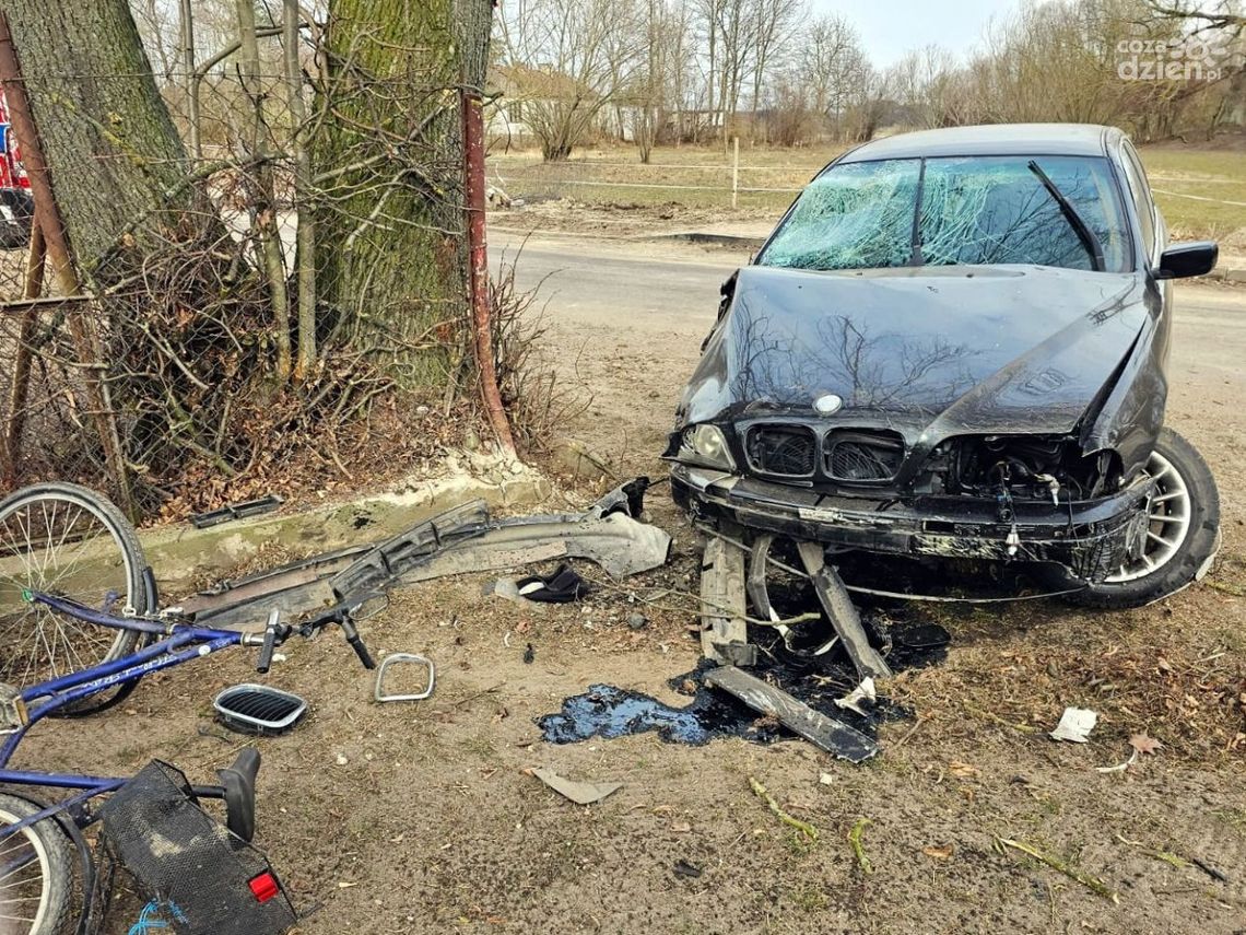 Pijany kierowca BMW spowodował wypadek w Czarnocinku! Ranni kierowca i pieszy