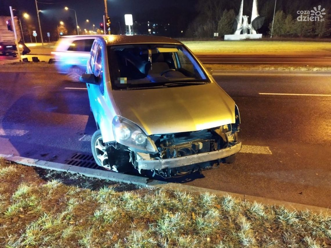 Pijany kierowca o mały włos od tragedii - stracił panowanie nad pojazdem