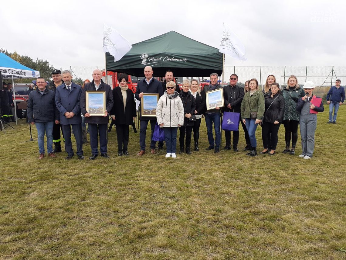 Piknik na zakończenie przebudowy drogi jest już wspomnieniem. Kompleksowo odnowiona droga pozostała [foto]
