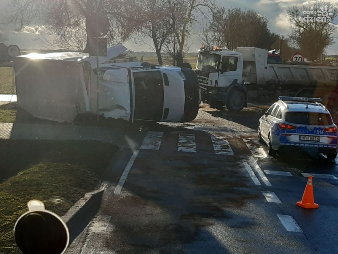 #PILNE Wypadek w Turowie. Jedna osoba w szpitalu. Droga zablokowana