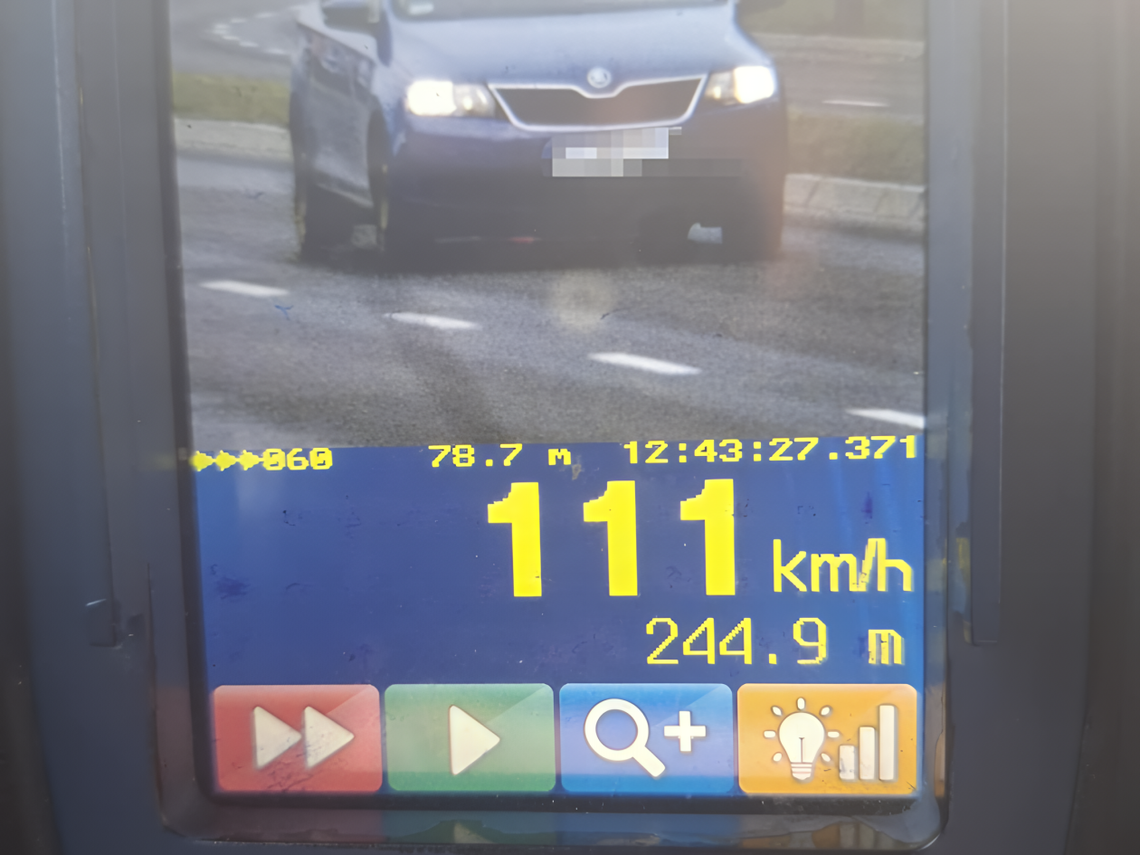 Pirat drogowy zatrzymany w Ciechanowie! Przekroczył prędkość o 61 km/h – stracił prawo jazdy