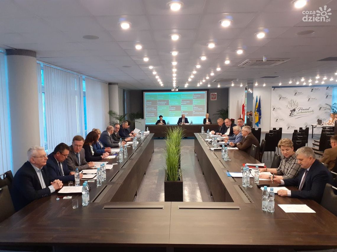 Podczas XLVII sesji Rady Powiatu Ciechanowskiego radni udzielili absolutorium zarządowi powiatu