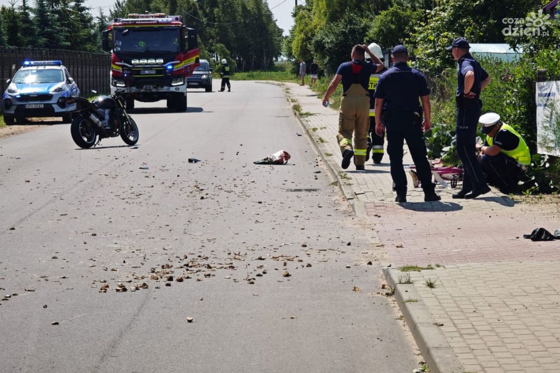 Policja wstępnie ustaliła co się wydarzyło.  Rowerzystę zabrał śmigłowiec LPR