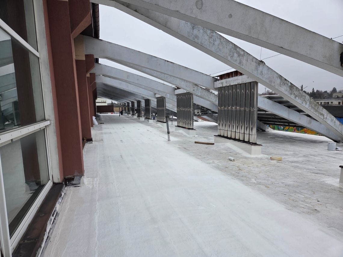 Poddasze hali sportowej w Mławie