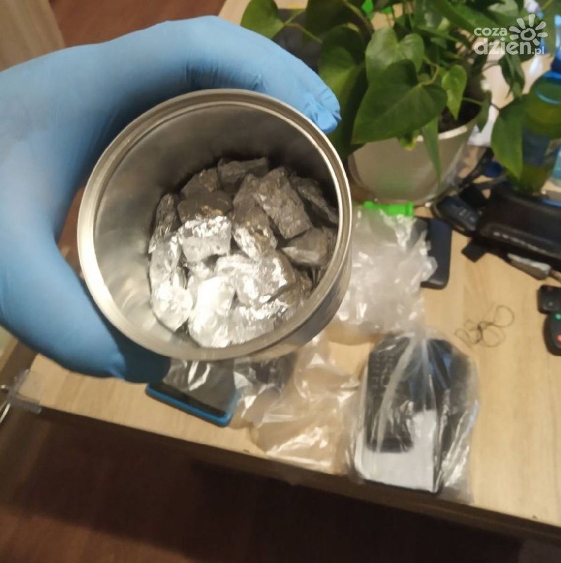 Ponad 3 kg narkotyków i broń - mieszkaniec Mławy zatrzymany