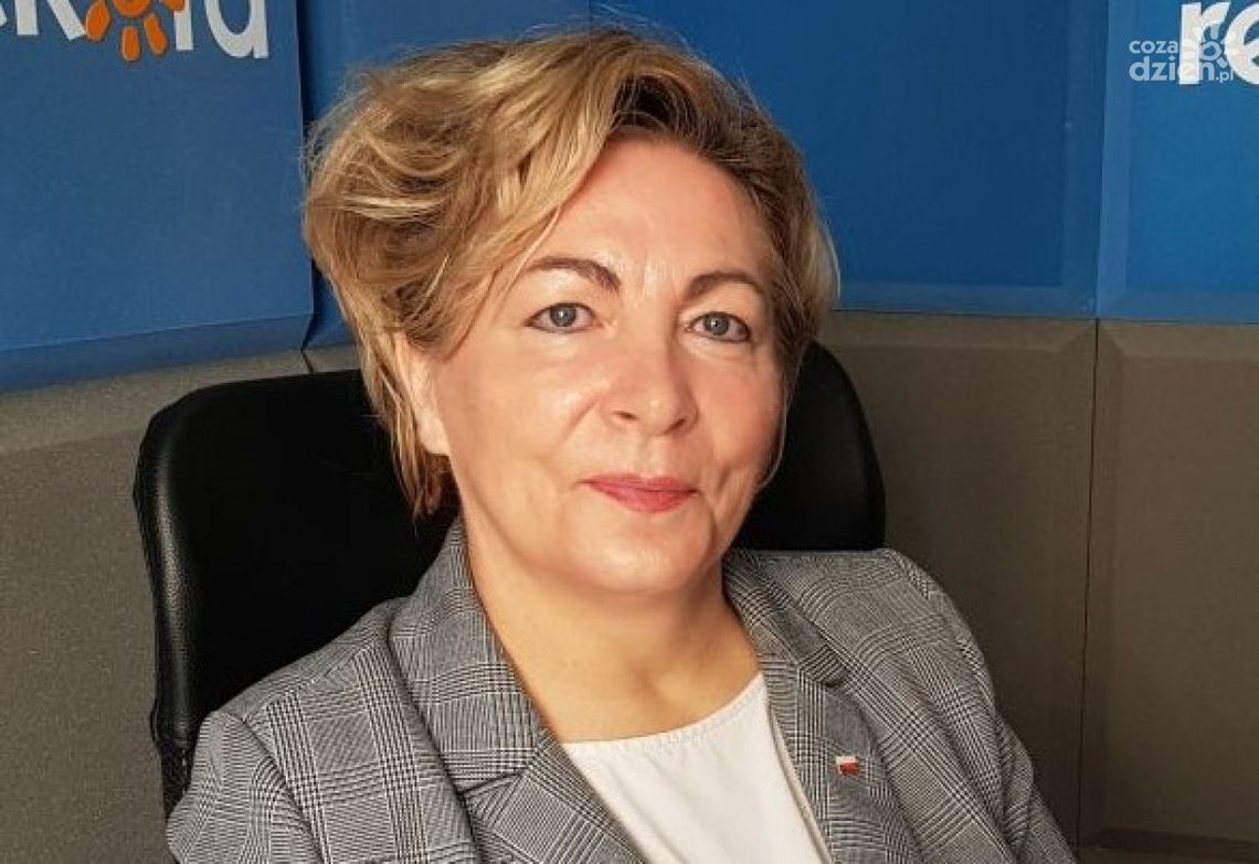 Poseł Anna Cicholska tryska radością. Ma powody? Poseł Anna Cicholska tryska radością. Ma powody?
