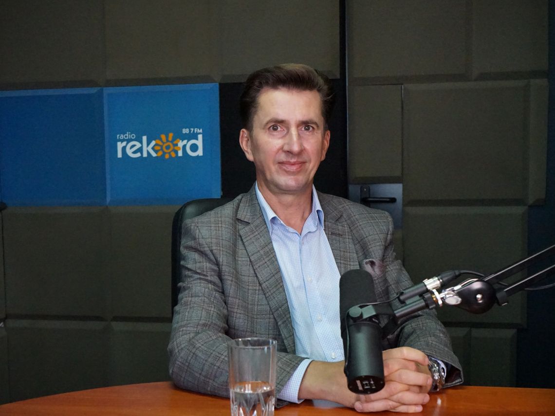 Poseł Romanowski wprost: "Ten rząd nie będzie w stanie odrobić pracy domowej". Ostra krytyka działań w kluczowych obszarach