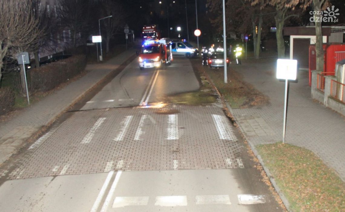 Potrącenie na przejściu dla pieszych. Dwie osoby ranne