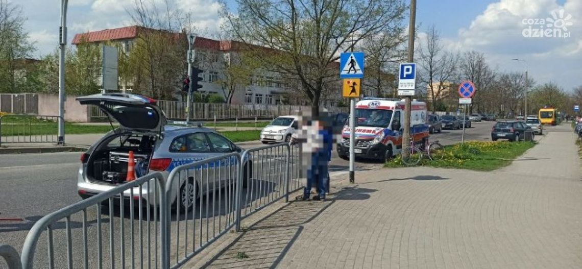 Potrącenie na przejściu. Kobieta trafiła do szpitala
