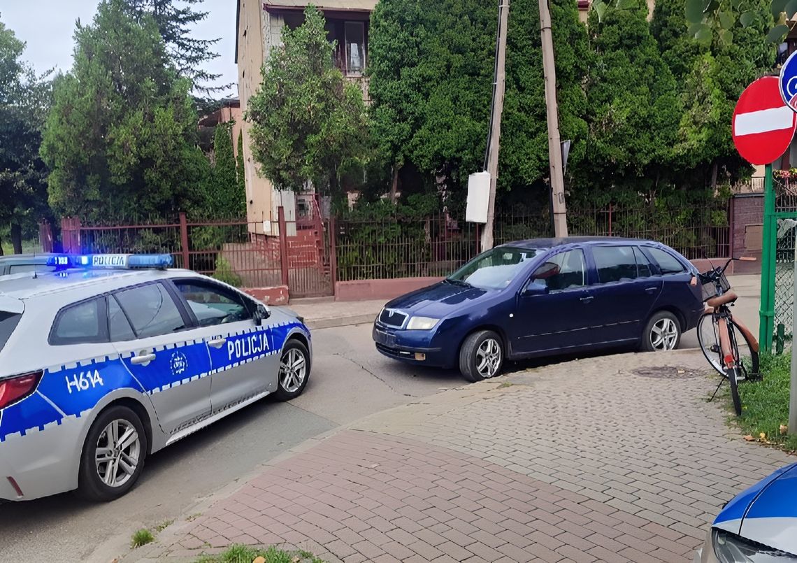 Potrącenie rowerzystki w Płońsku. 64-latka z urazem głowy trafiła do szpitala