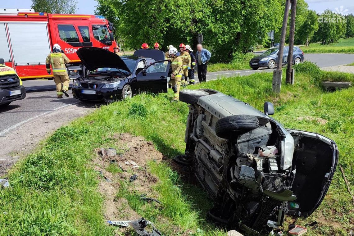 Poważna kolizja w Konopkach. Młody kierowca BMW ukarany mandatem po nieustąpieniu pierwszeństwa