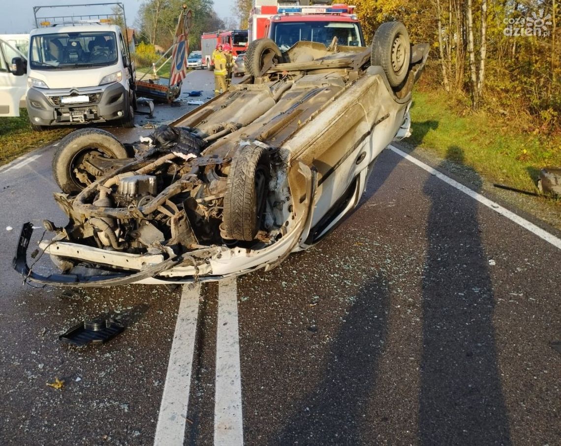 Poważne zdarzenie drogowe na DW 544 w Przasnyszu. Jedna osoba trafiła do szpitala
