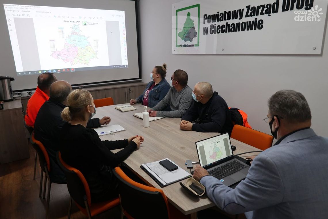 Powiatowy Zarząd Dróg w Ciechanowie planuje koszenie poboczy. Sprawdźcie gdzie i kiedy! 